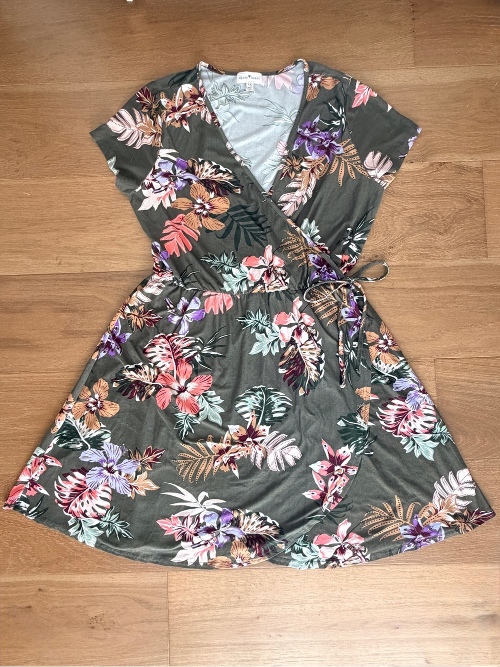 Derek Heart Plus Size 1X Faux Wrap Mini Dress Tropical Floral Short Sleeve EUC